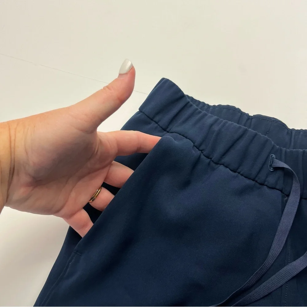 Lululemon On The Fly Crop Pants Womens‎ Size 2 Navy Blue 23